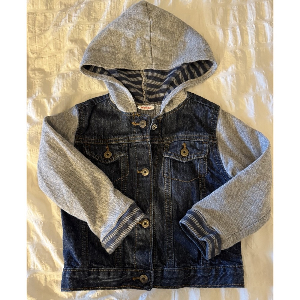Wrangler Denim 3T Jacket with‎ Snap Closure Attached Soft Hood and Sleeves
